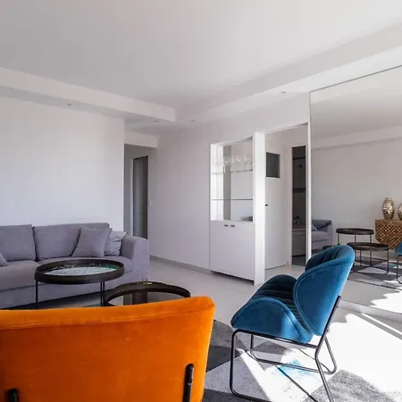 2-br Terrace Sea View Pool Parking Apartment *