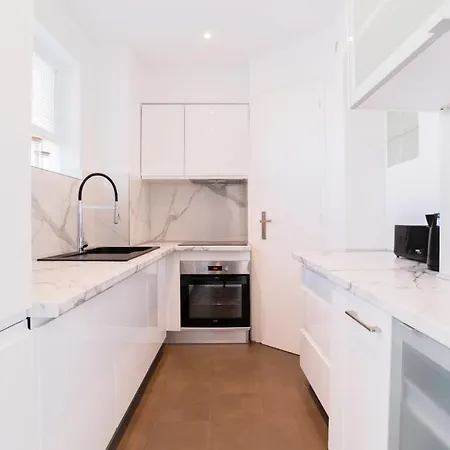 2-br Terrace Sea View Pool Parking Cannes