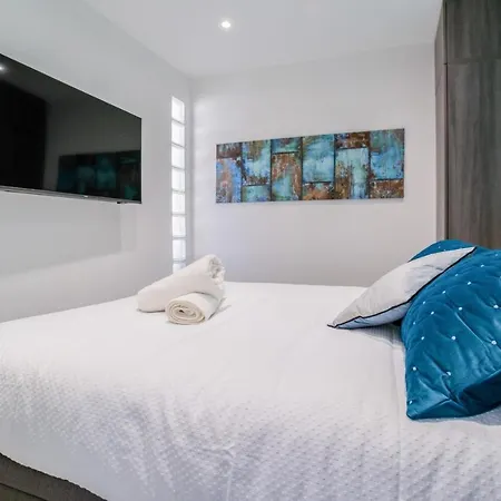 2-br Terrace Sea View Pool Parking Apartment Cannes