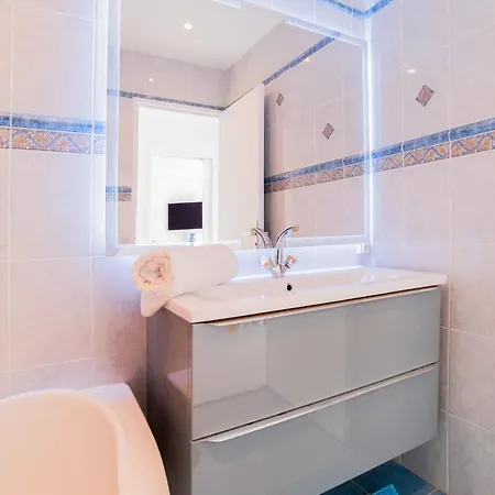 2-br Terrace Sea View Pool Parking Apartment Cannes