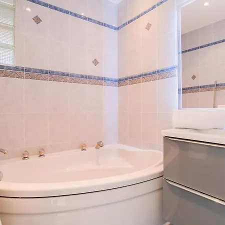 2-br Terrace Sea View Pool Parking Apartment Cannes