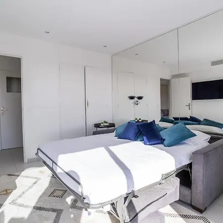 2-br Terrace Sea View Pool Parking Apartment